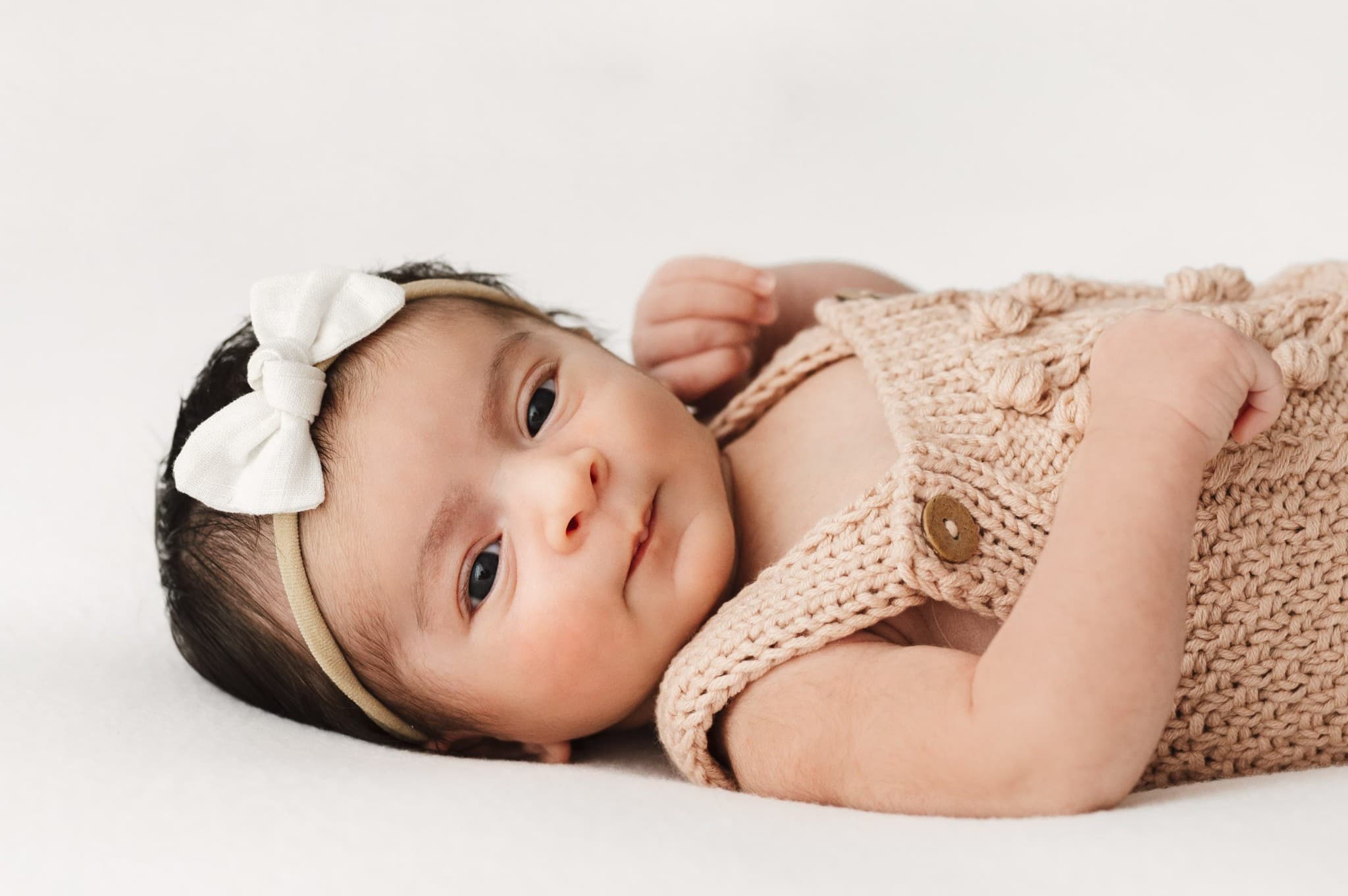 Nyföddfotografering i studio i Stockholm